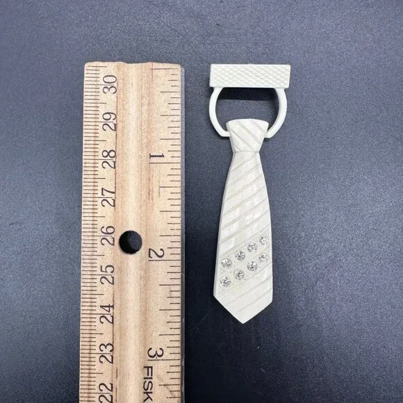 Vintage Brooch Pin Necktie Novelty Accessory Tie Cream Plastic Rhinestones Retro - Picture 6 of 6